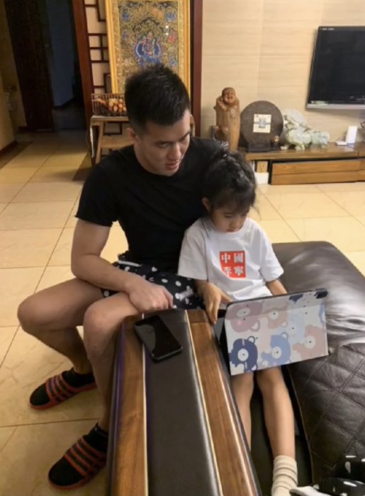 郭士强女儿与郭艾伦甜蜜合照