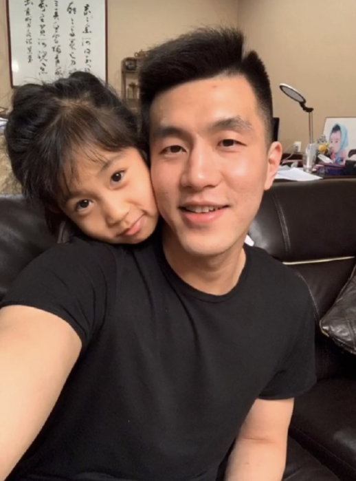郭士强女儿与郭艾伦甜蜜合照
