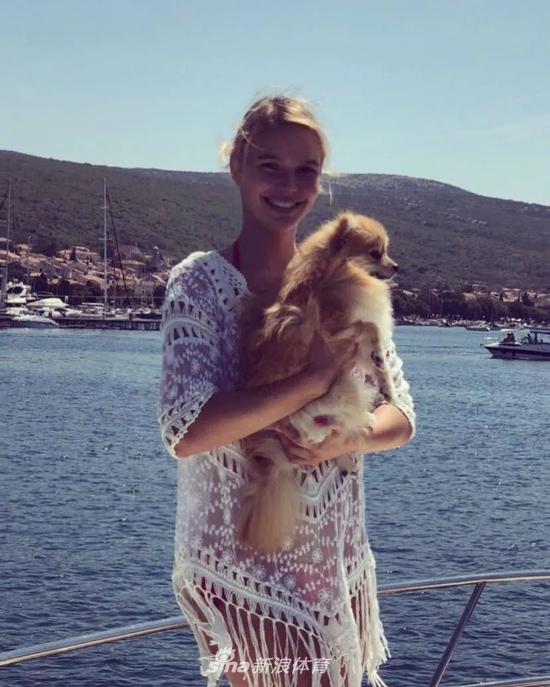 人生赢家东契奇！未来超巨坐拥火辣内衣模特女友