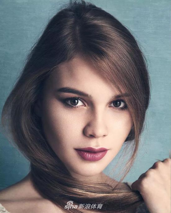 人生赢家东契奇！未来超巨坐拥火辣内衣模特女友