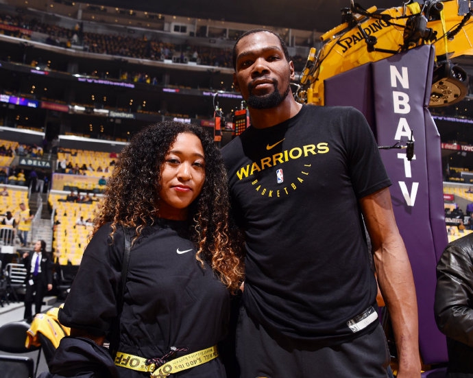 杜兰特追梦合影女子网球第一人