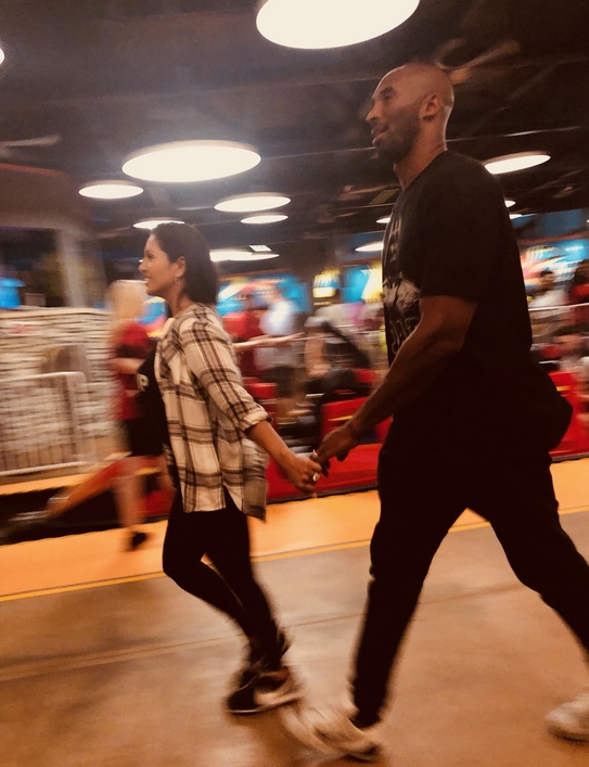 路人视角下的科比与瓦妮莎