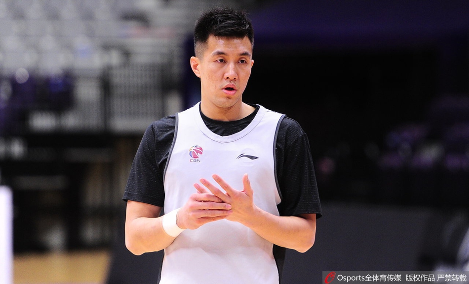 辽宁队赛前训练 郭艾伦自信满满