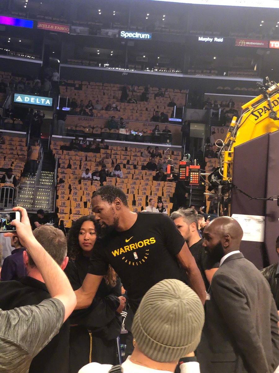 杜兰特追梦合影女子网球第一人