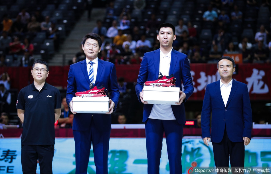 邱彪张凯退役仪式 功勋老将挥手告别