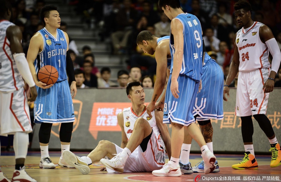 京粤大战:盘点两队历史交手火爆瞬间