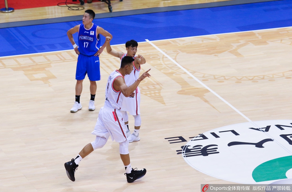 易建联超越朱芳雨加冕CBA历史得分王