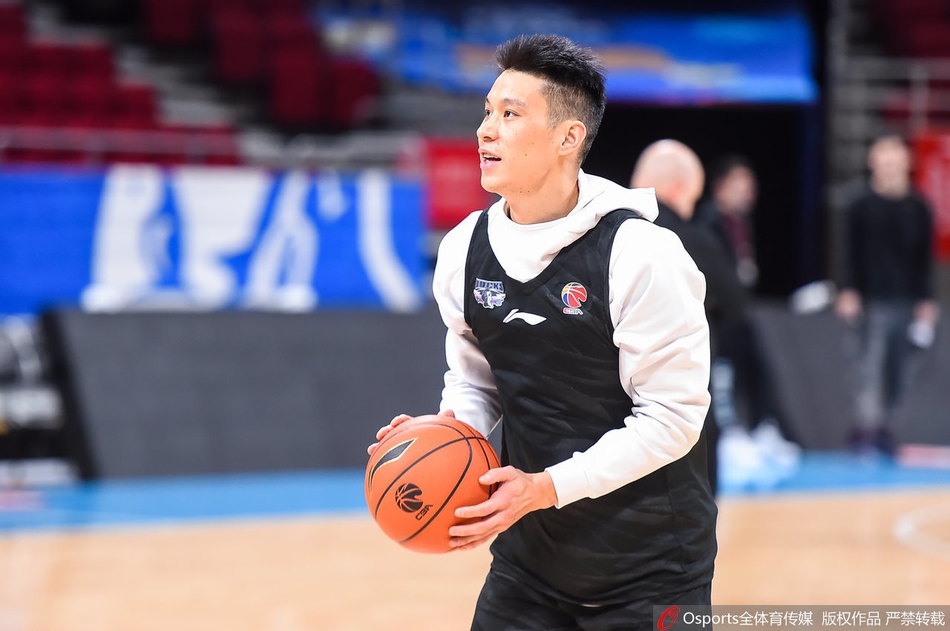 京粤大战:林书豪赛前积极备战