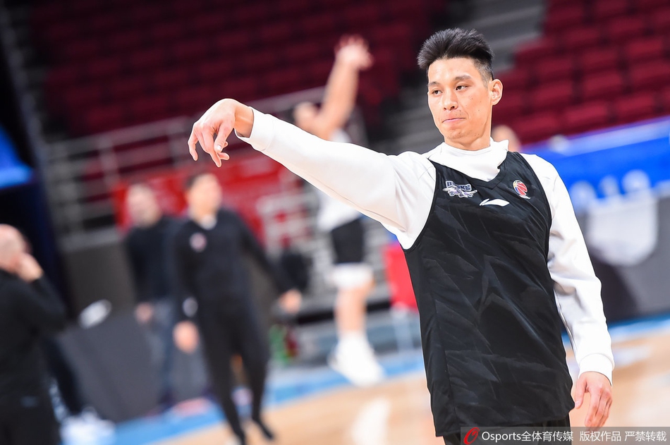 京粤大战:林书豪赛前积极备战