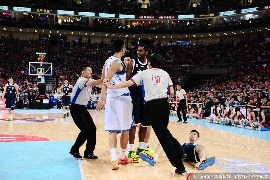 京粤大战:盘点两队历史交手火爆瞬间