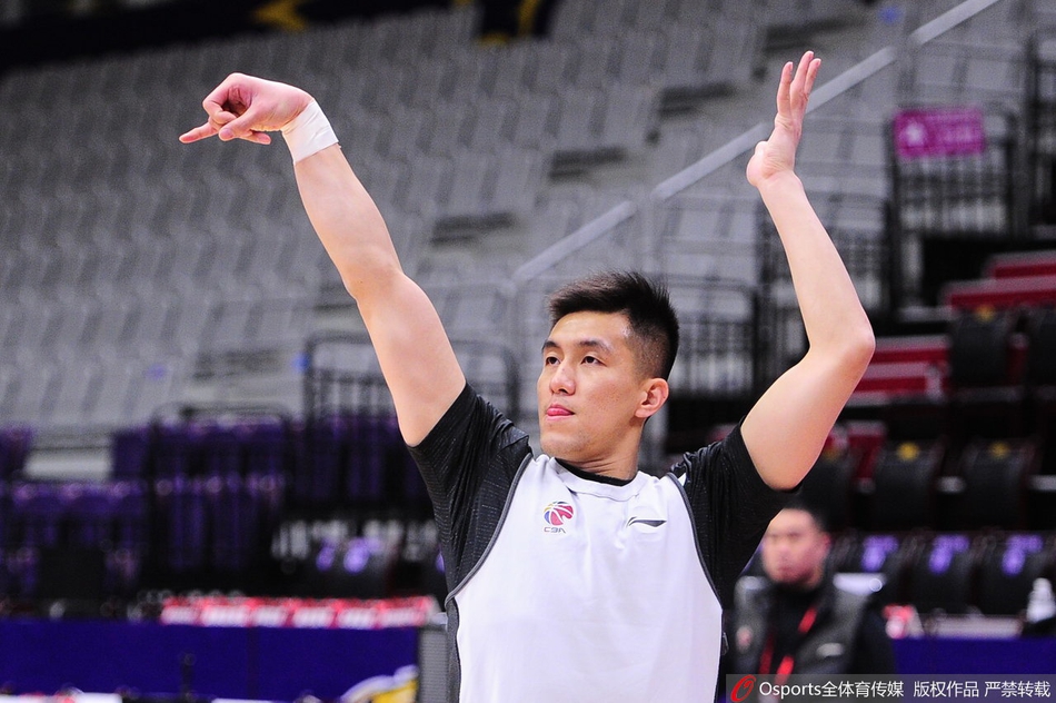 辽宁队赛前训练 郭艾伦自信满满