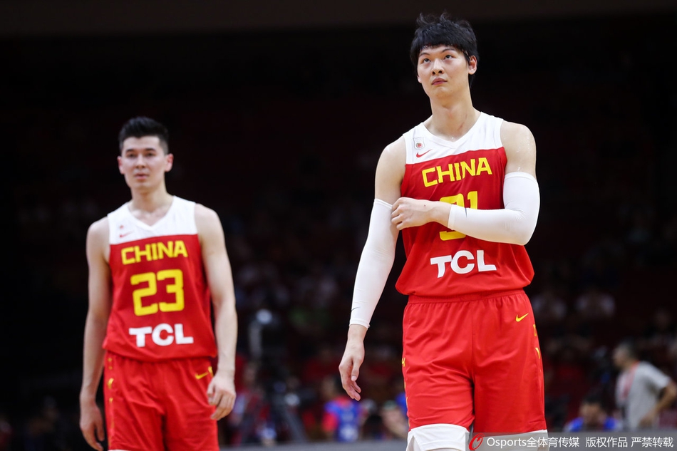 王哲林霸气投入进攻