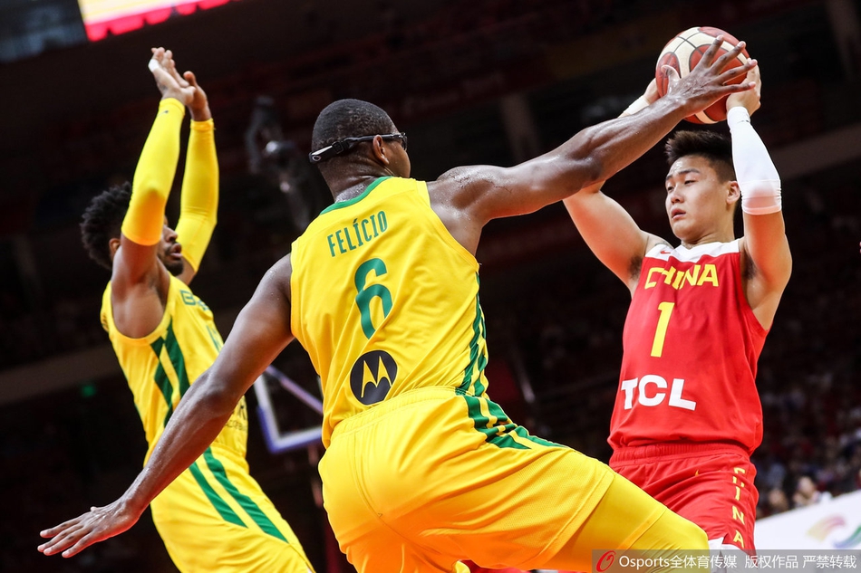 赵睿遭遇强硬包夹