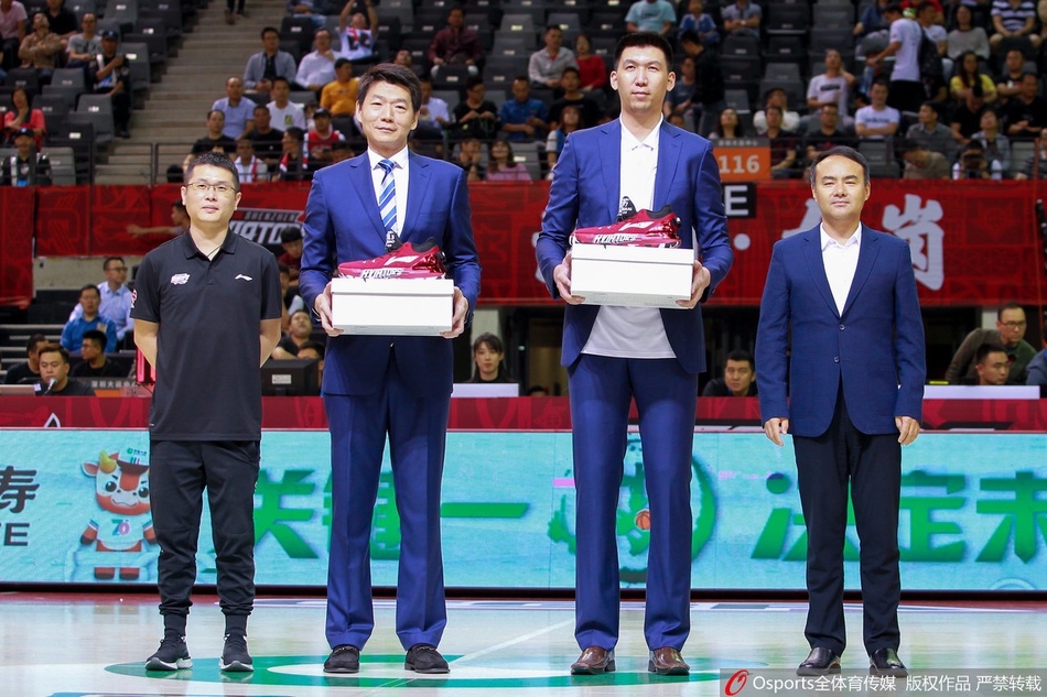 邱彪张凯退役仪式 功勋老将挥手告别