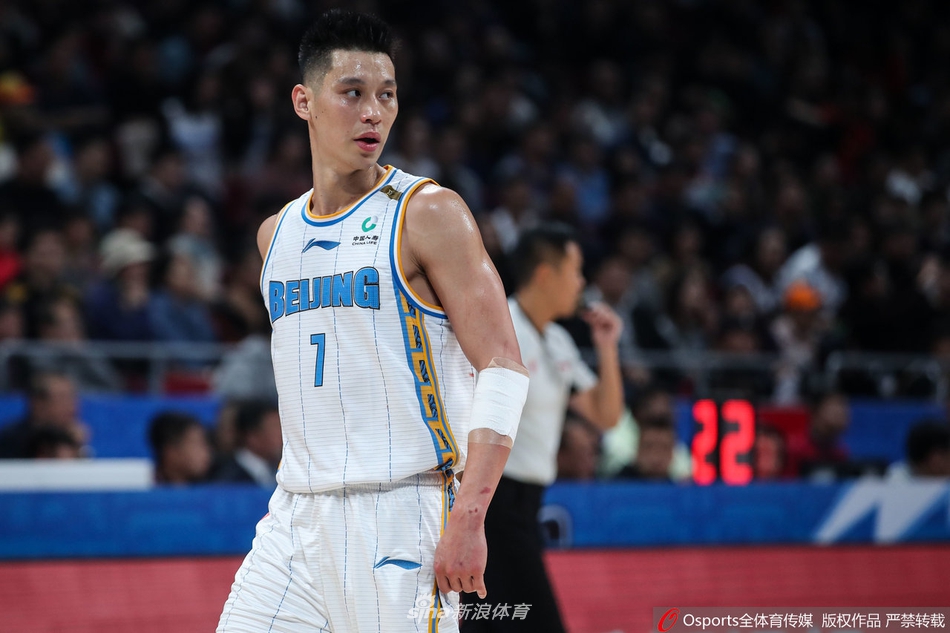 再度挂彩！林书豪左臂受伤 血染球衣