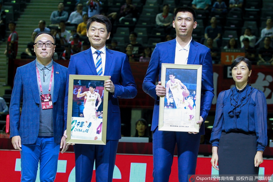 邱彪张凯退役仪式 功勋老将挥手告别