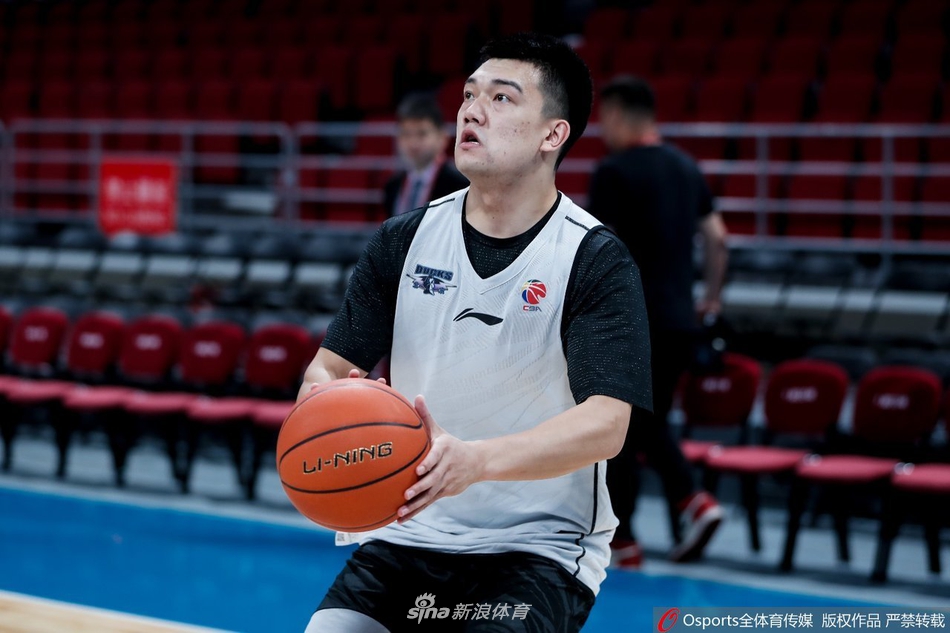 张才仁投篮训练