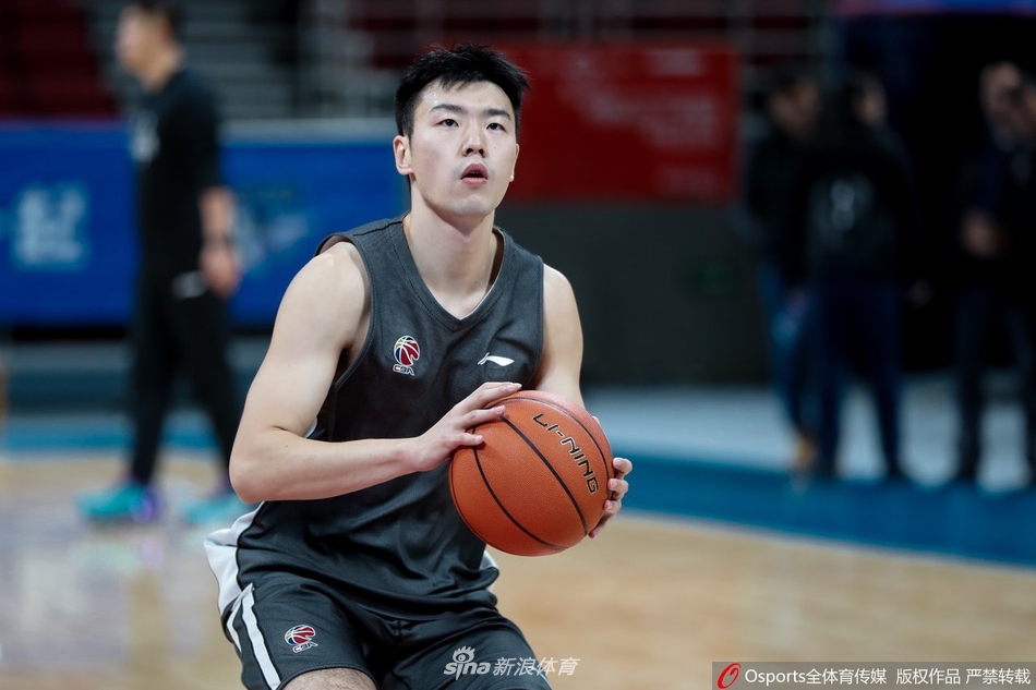 张庆鹏重回五棵松叙旧老队友 一切都是熟悉的模样