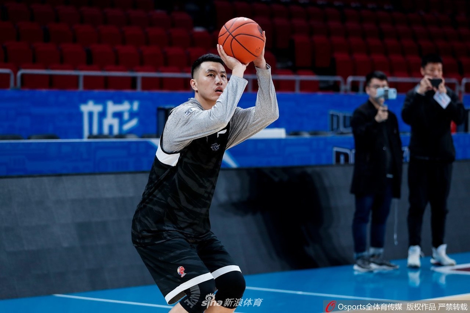 翟晓川带伤上阵