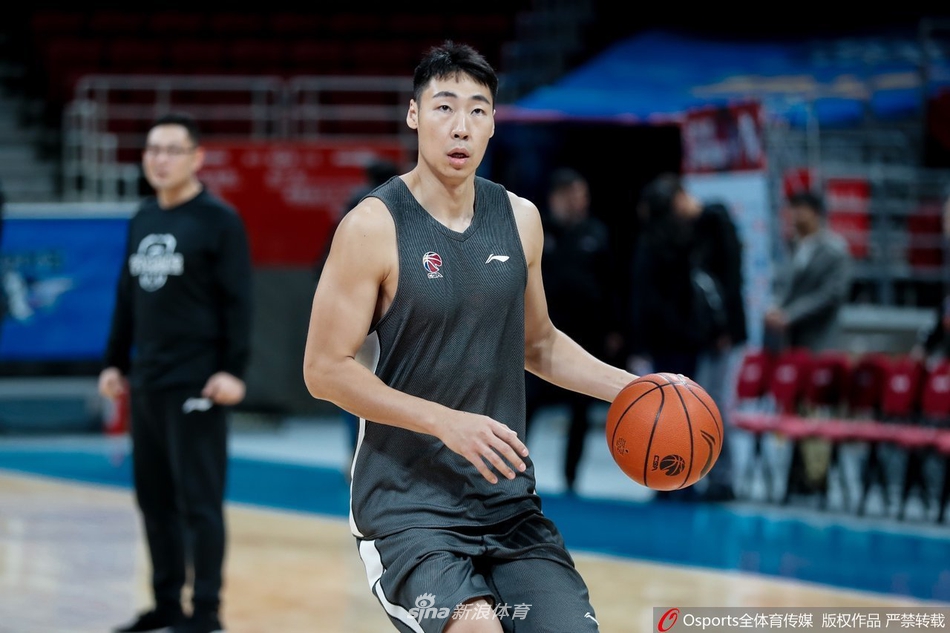 张庆鹏重回五棵松叙旧老队友 一切都是熟悉的模样