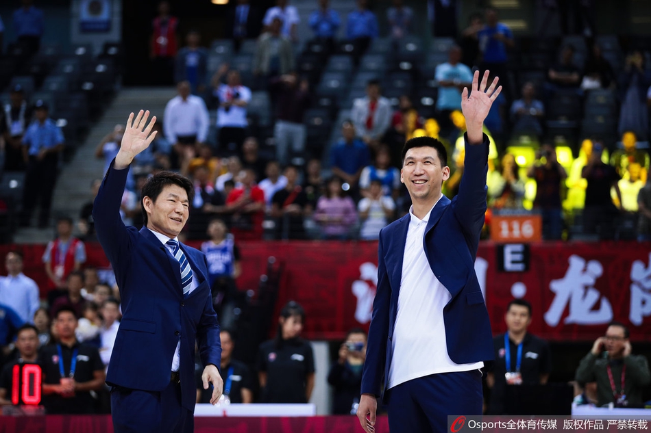 邱彪张凯退役仪式 功勋老将挥手告别