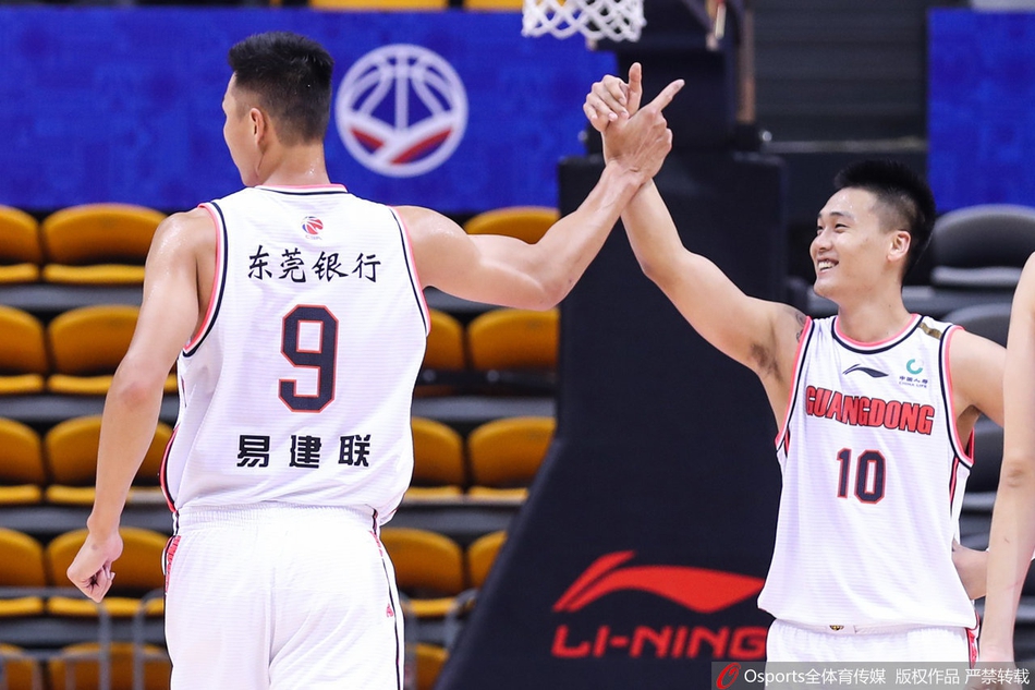 易建联超越朱芳雨加冕CBA历史得分王
