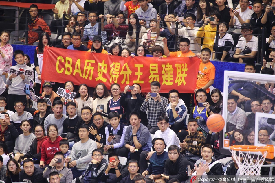 易建联超越朱芳雨加冕CBA历史得分王