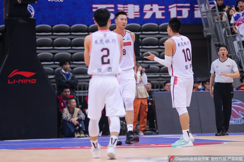 易建联超越朱芳雨加冕CBA历史得分王