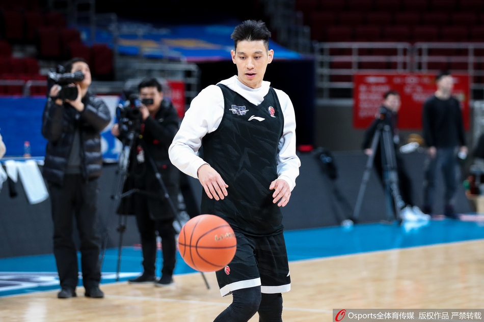 京粤大战:林书豪赛前积极备战