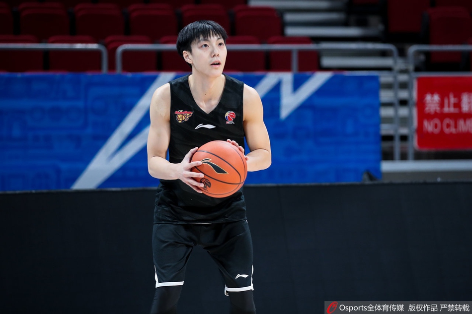 CBA第12轮前瞻:广东队赛前备战训练