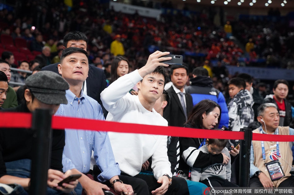 京粤大战: 众明星现场观战