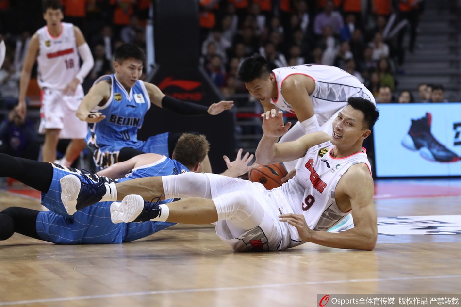 京粤大战:盘点两队历史交手火爆瞬间