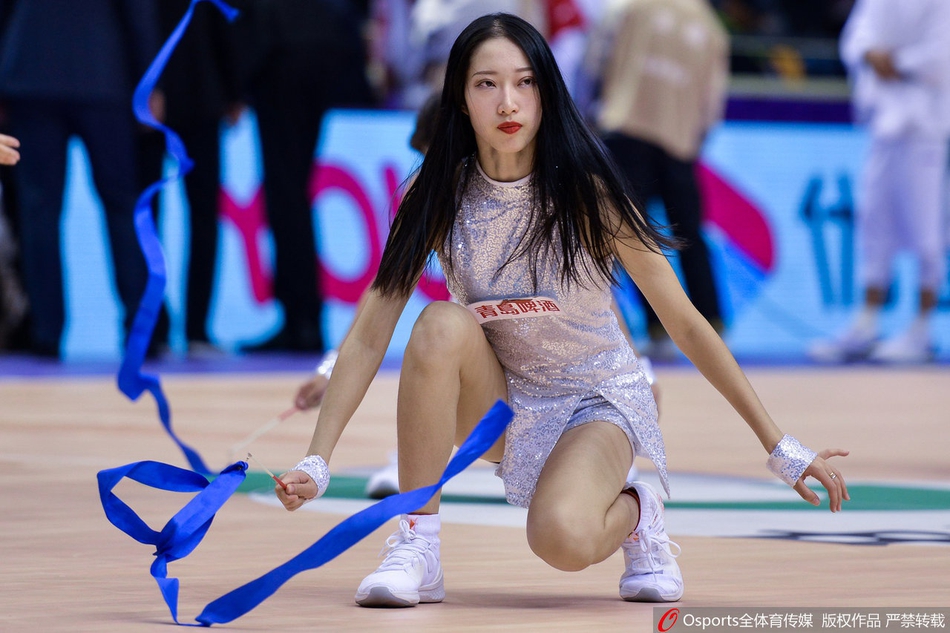 CBA第13轮:山东主场篮球宝贝热舞助威