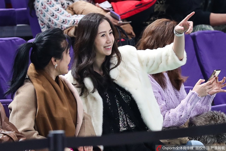 CBA第14轮:孙悦爱妻陈露现场观战