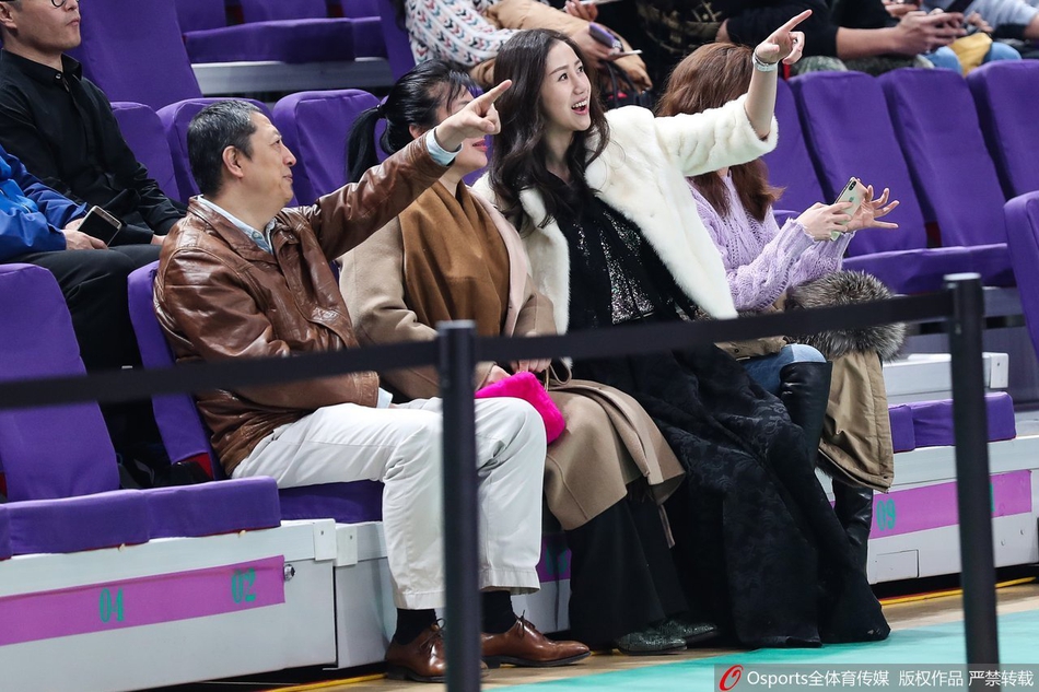 CBA第14轮:孙悦爱妻陈露现场观战