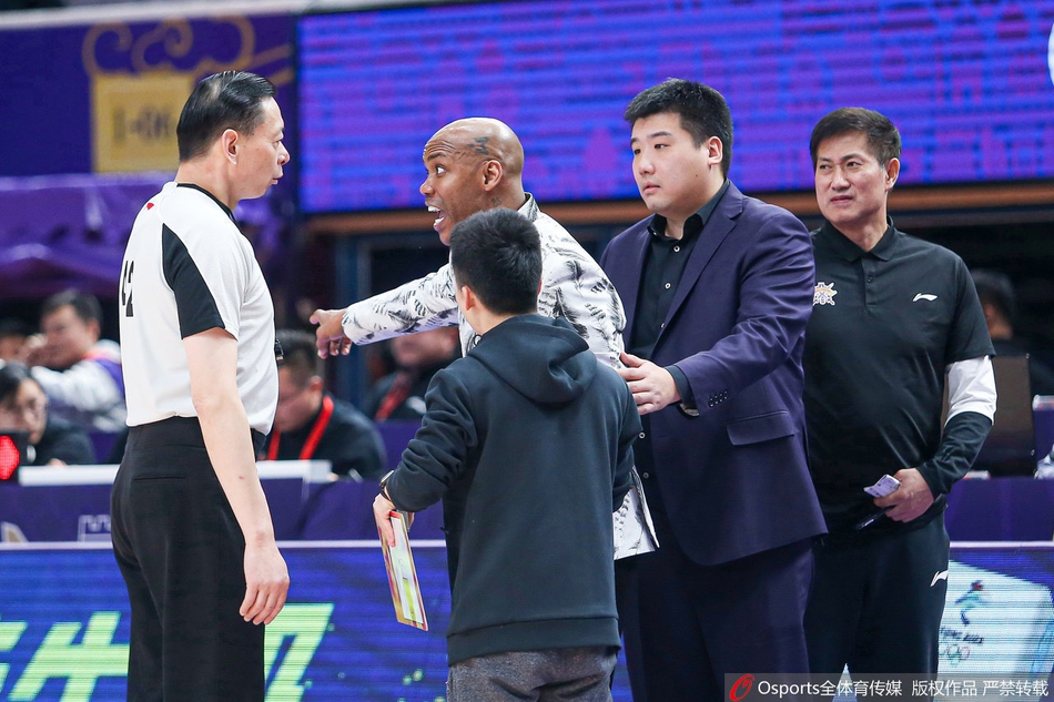 杜锋马布里赛后握手致意险起冲突