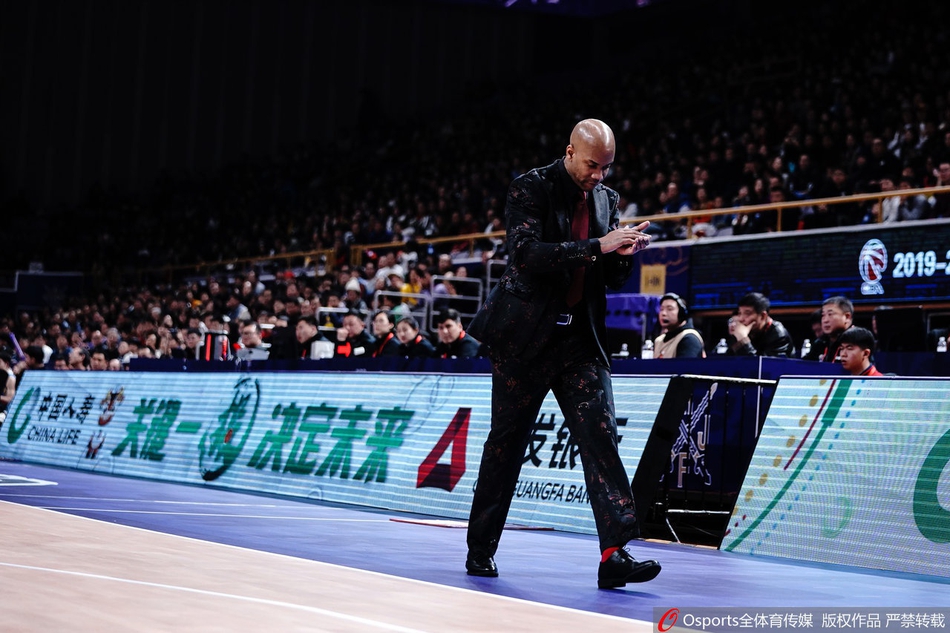 百变马布里！中国风黑色暗纹西装上阵