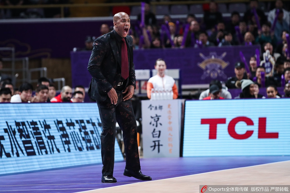 百变马布里！中国风黑色暗纹西装上阵