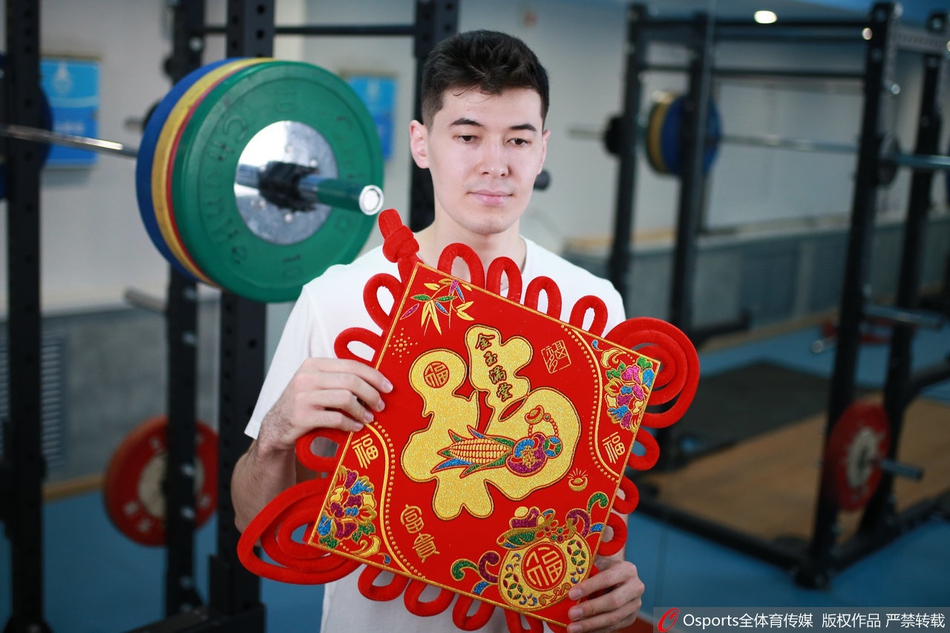 新疆队拍摄拜年写真 阿不都领衔为球迷送祝福