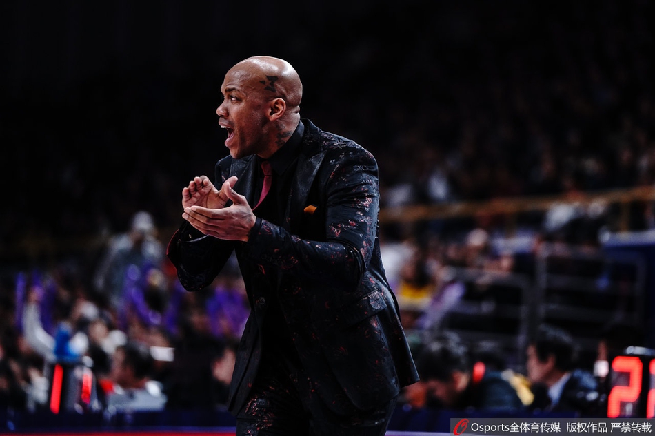 百变马布里！中国风黑色暗纹西装上阵