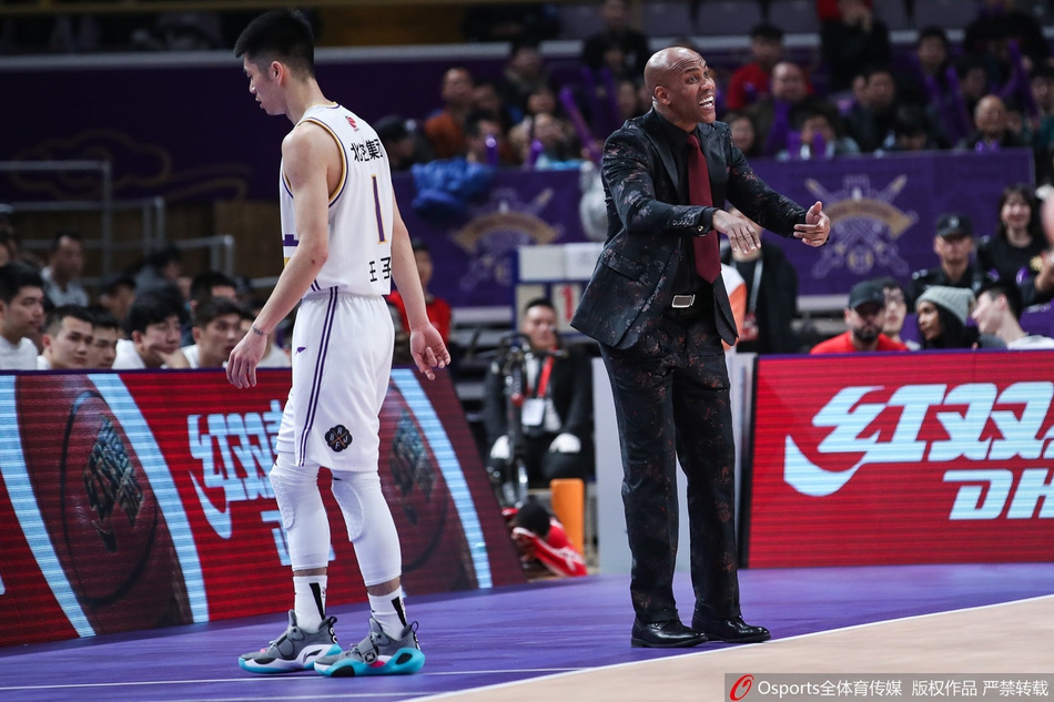 百变马布里！中国风黑色暗纹西装上阵