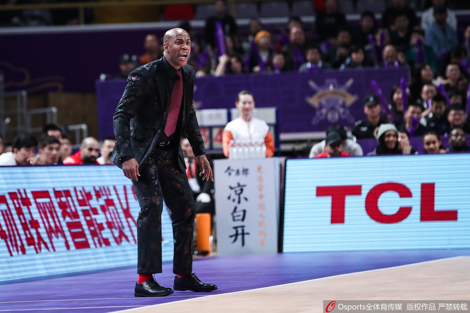 百变马布里！中国风黑色暗纹西装上阵