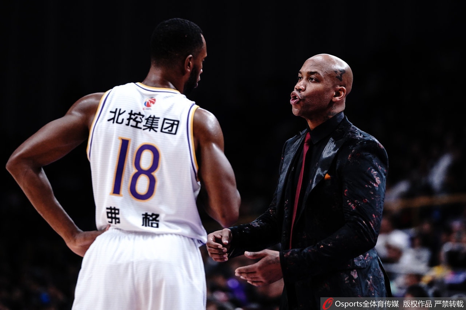 百变马布里！中国风黑色暗纹西装上阵