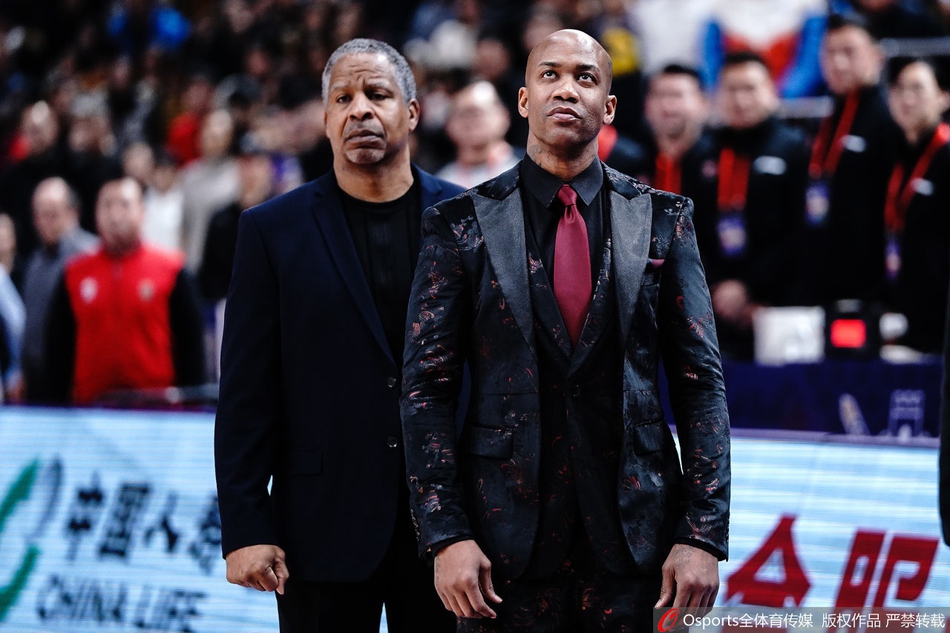 百变马布里！中国风黑色暗纹西装上阵