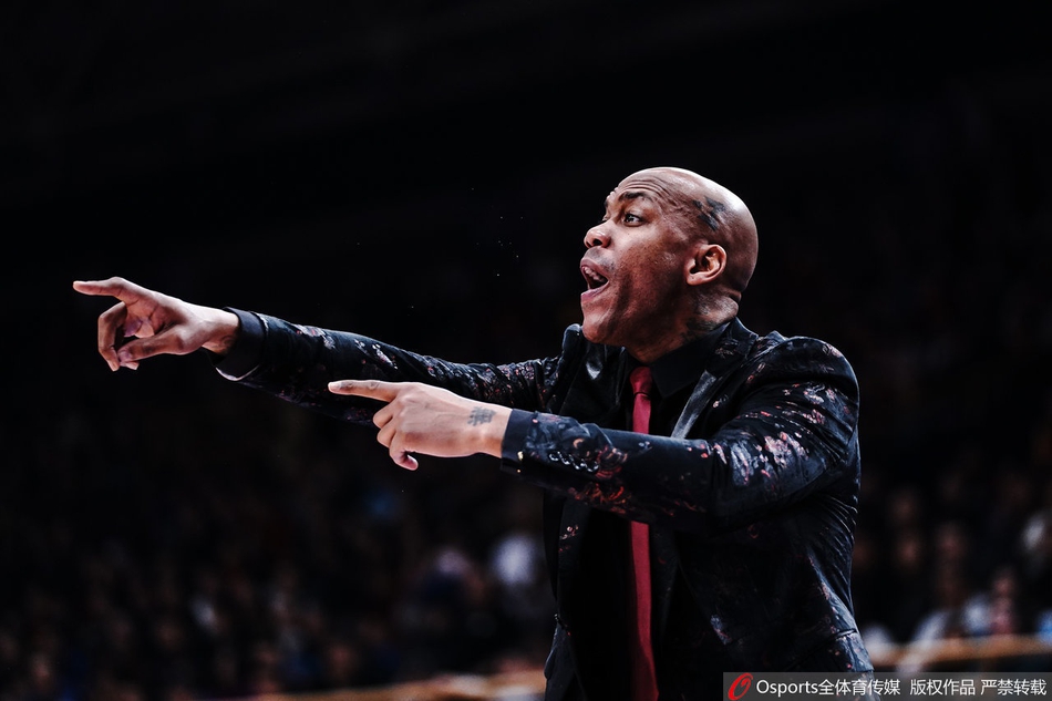 百变马布里！中国风黑色暗纹西装上阵