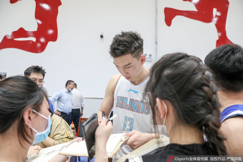 比赛回归！新疆团建途中组织表演赛