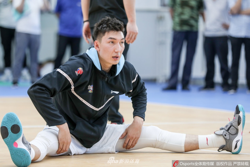 比赛回归！新疆团建途中组织表演赛