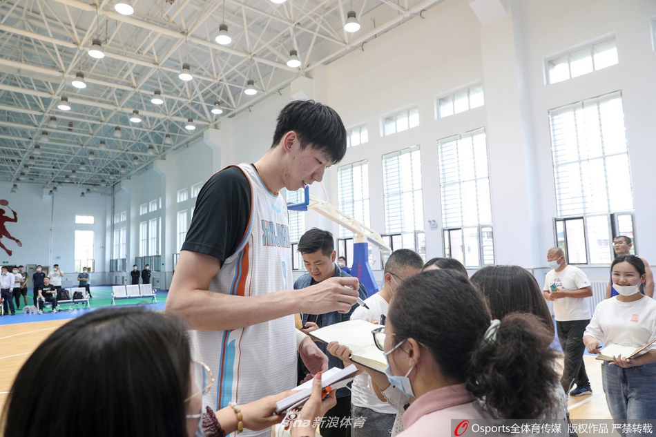 比赛回归！新疆团建途中组织表演赛