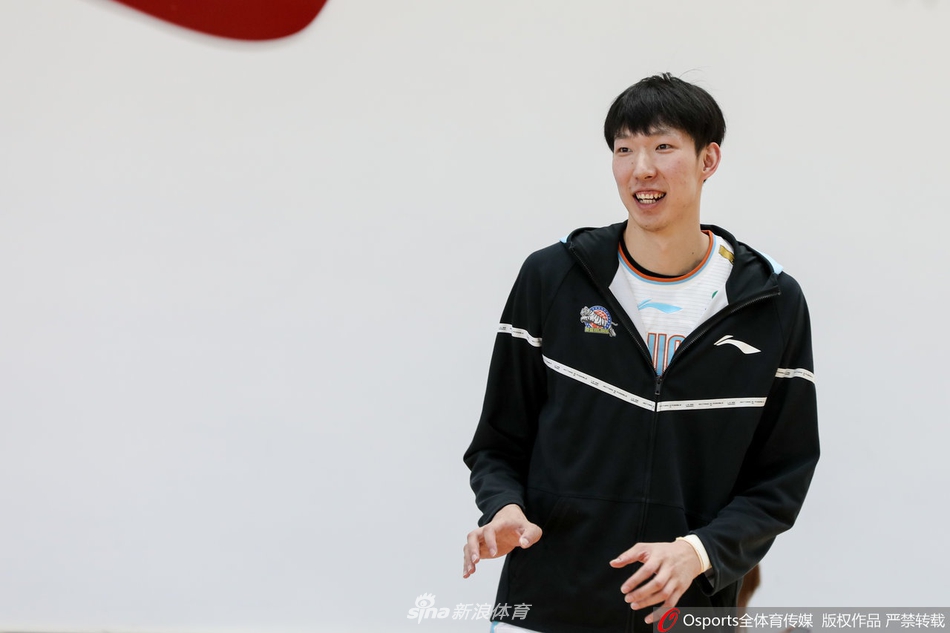 比赛回归！新疆团建途中组织表演赛