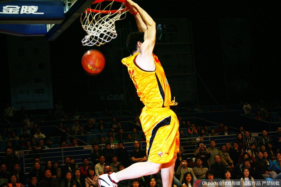 cba青涩照之三届扣篮王胡光
